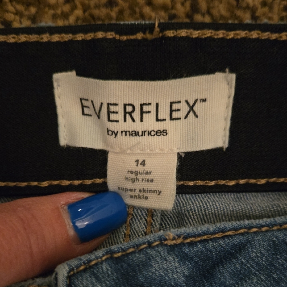 Like New Maurices Everflex Crop Denim - Picture 2 of 8